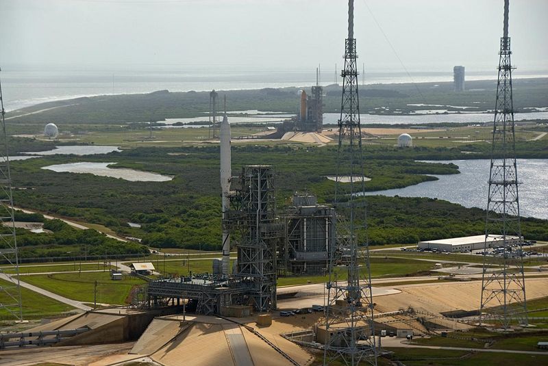 File:ShuttleAndAres1.jpg